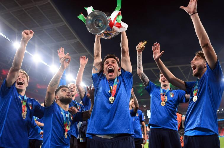 欧洲杯意大利赛后庆祝图片（欧洲杯意大利国家队图片）
