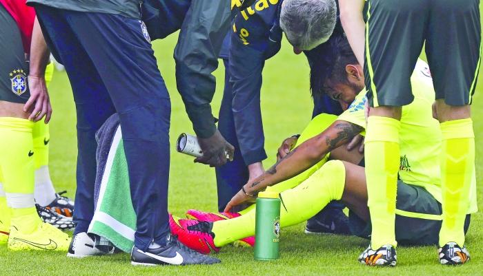 欧洲杯丹麦球员受伤镜头（丹麦欧洲杯伤病）